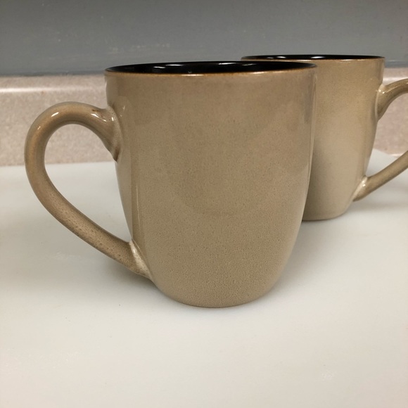 BOGO Set of 2 Pfaltzgraff Tan and Brown Mugs - Picture 3 of 16